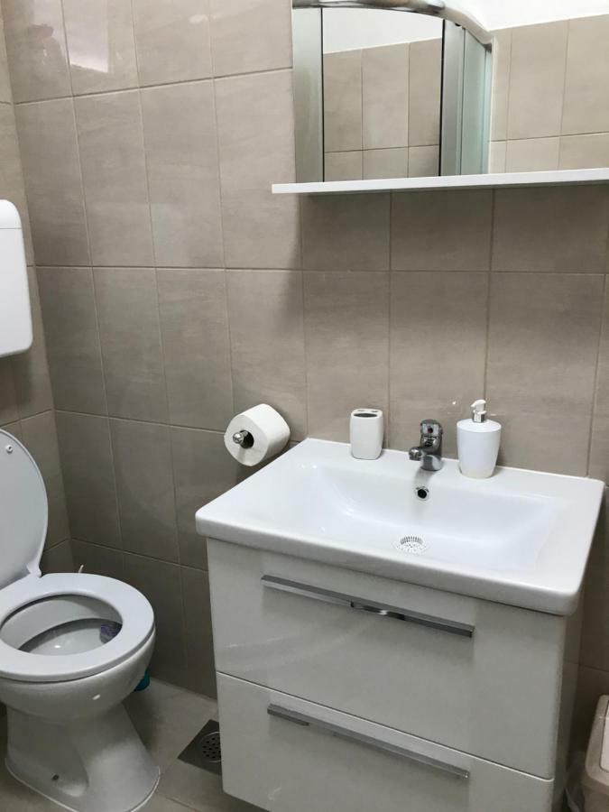 Apartman Mirjana With Terrace And Free Parking Donji Okrug  المظهر الخارجي الصورة