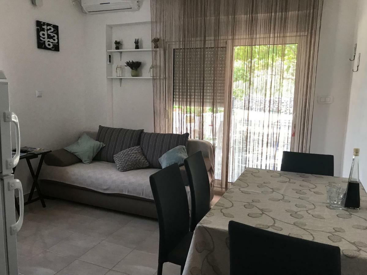 Apartman Mirjana With Terrace And Free Parking Donji Okrug  المظهر الخارجي الصورة