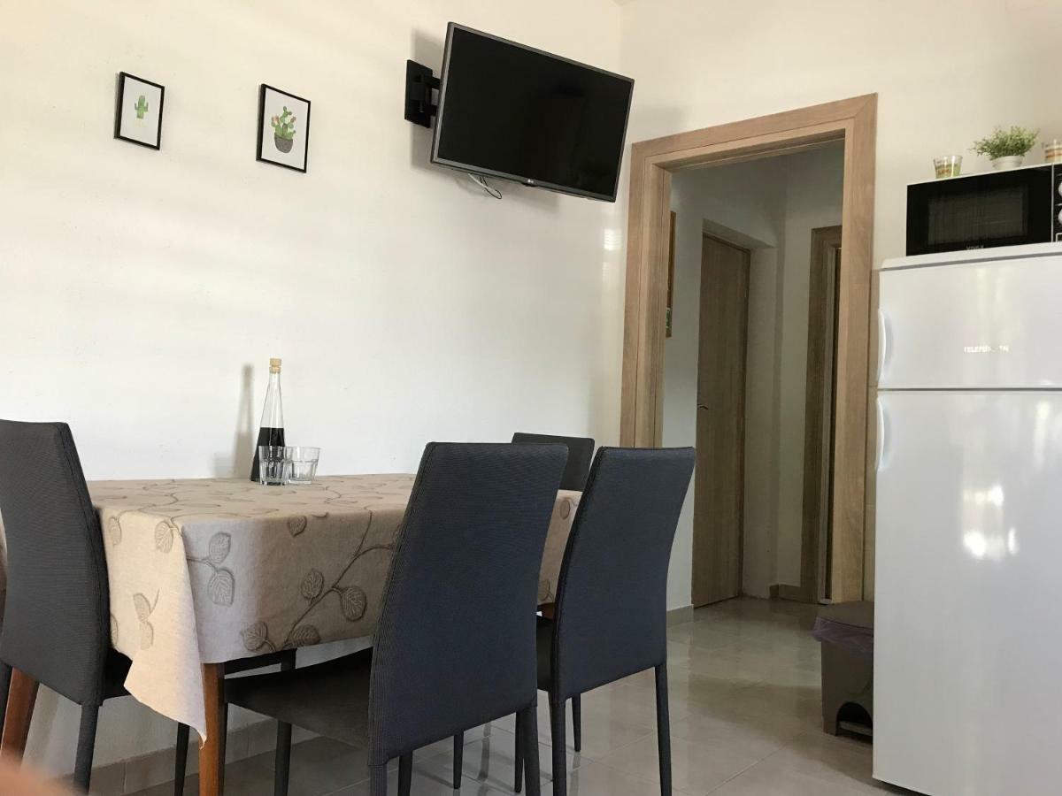 Apartman Mirjana With Terrace And Free Parking Donji Okrug  المظهر الخارجي الصورة